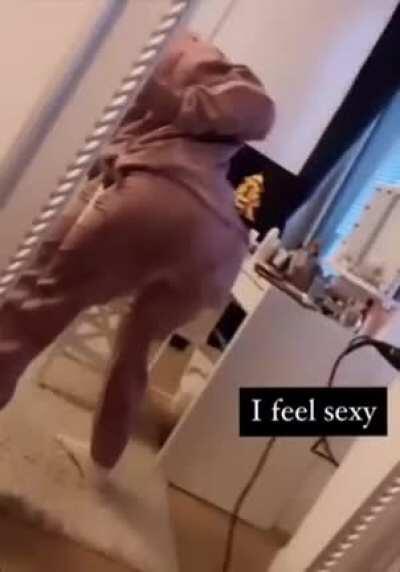 Kelly infinity twerk 🍑