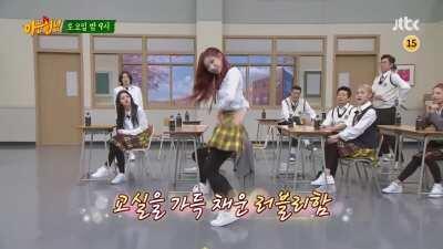 210424 ITZY's Chaeryeong dancing to TWICE' 