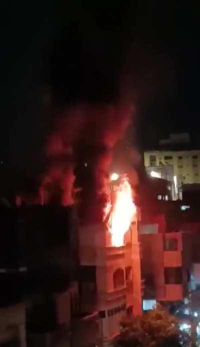 A Building caught on fire during a party in the Gaza strip, killing 21 people, including 7 children (17/11/2022)