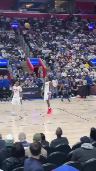 [All-Access] A view from Detroit as Anthony Black finds Desmond Bane with the behind the back pass and Bane sinks the 3-pointer. Orlando leads by 11 late in the 3rd quarter.