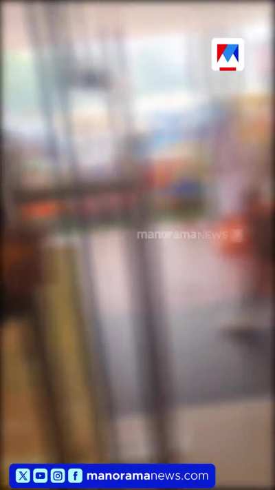 സാന്‍ഡ്‍‌വിച്ചില്‍ ചിക്കന്‍ കുറഞ്ഞതിന് ചോദ്യം ചെയ്ത വിദ്യാർഥികള്‍ക്ക് നേരെ കത്തിയെടുത്ത് മാനേജർ; കൊച്ചിയിലെ ചിക്കിങ്ങിൽ കയ്യാങ്കളി