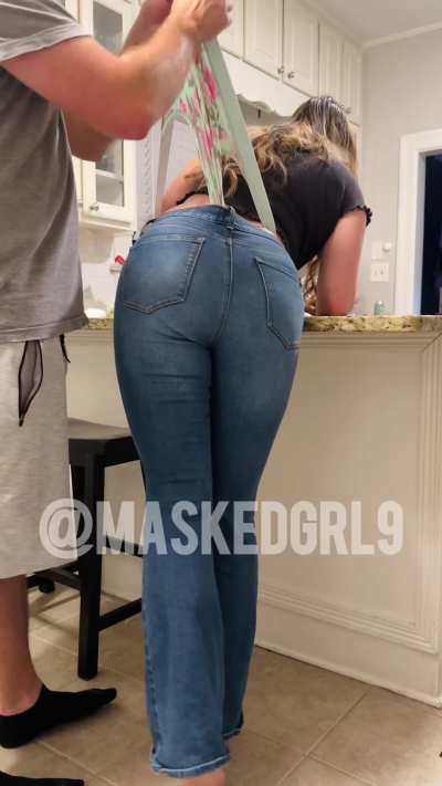 Surprise wedgie in skin tight jeans 😉