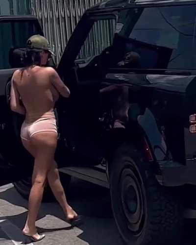 Bianca Censori's perfect rack