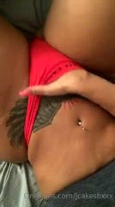 Fat Cat 😼- rubbing on self