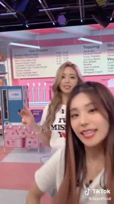 220813 Yuna with Yeji Tiktok Update