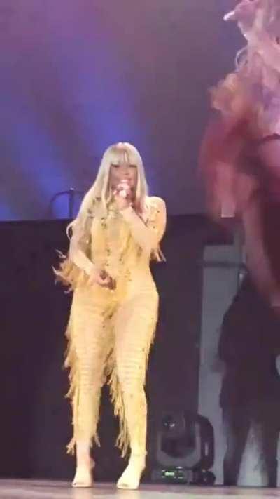 Thank The Lawd For Her Thickness and Looks Cuz She Can't Dance For Shyt