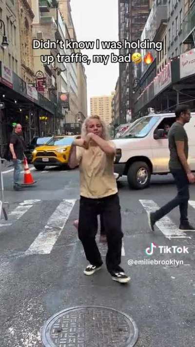 Girl holds up NYC traffic for a TikTok dance