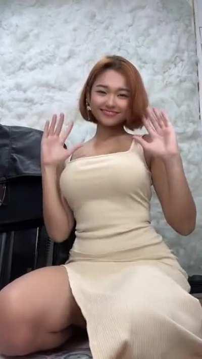 Squeeze me with that fat ass 😋