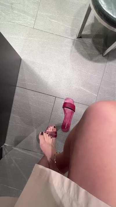 What will you do when you see me waiting at the men&rsquo;s fitting room?