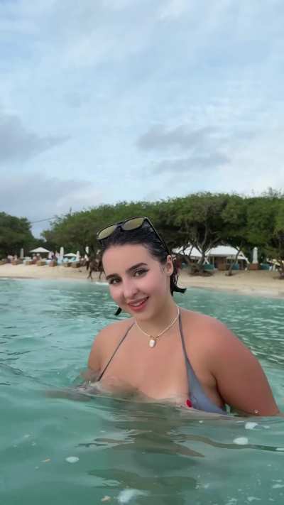 Revealing in the sea