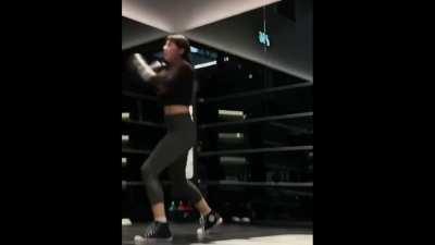 Let’s talk about her amazing form!