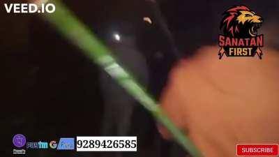 Virat Bengali Hindus under the nose of Sultana Mamta Bano holding a fiery protest demanding release of Mahamandaleshwar Yati Narasinghanad Giri ji Maharaj. Har Har Mahadev.