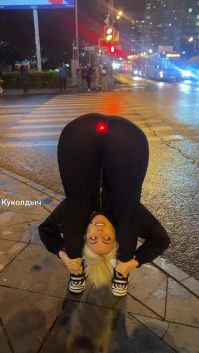 She cosplaying as a pedestrian crosswalk light