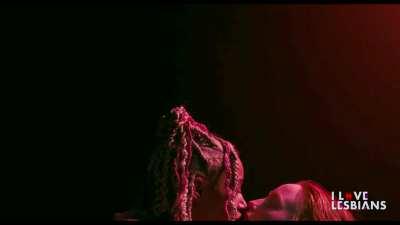 Amandla Stenburg & Bobbi Salvor Menuez - 