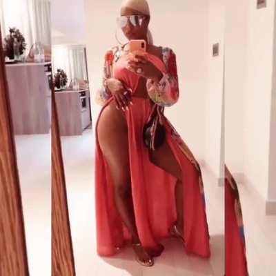 Give her that royal treatment.👅