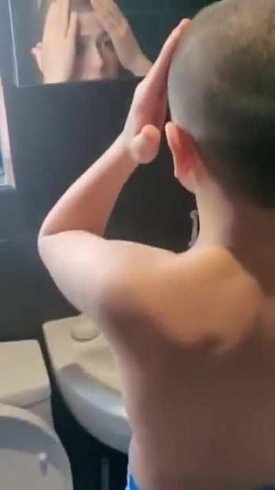 O menino que queria o corte de cabelo do Ronaldo