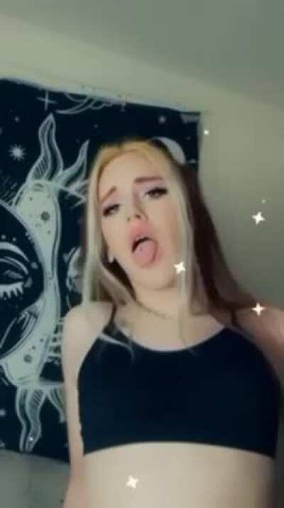 I posted a video on Onlyfans,playing with all my body parts and twerking🎁🎄 i also have another Christmas gift for you and its that i have made discounted subscriptions so you can have an amazing Christmas holiday with my content!!💜🎁ily so much!! LINK IN C