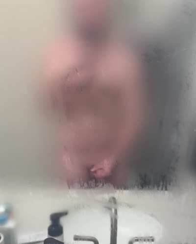 If only there was a pretty goonette in the bathroom with me getting steamy😩