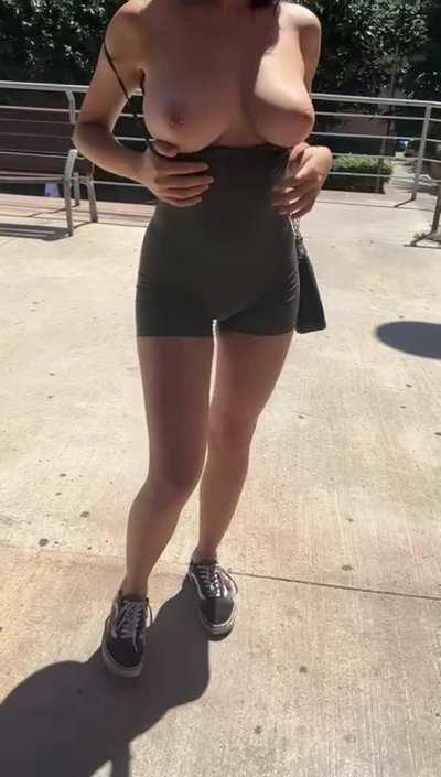 There's no better feeling that flashing my tits outdoors