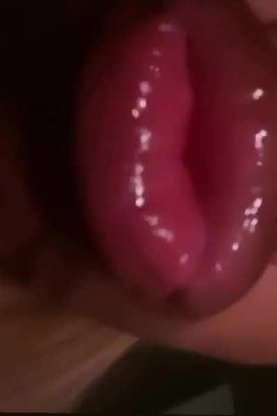 You like my lips ? They turn you on🫣💗