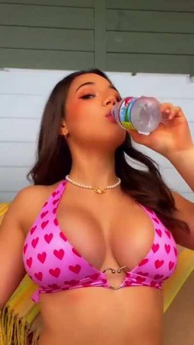 Glorious Sofia Gomez