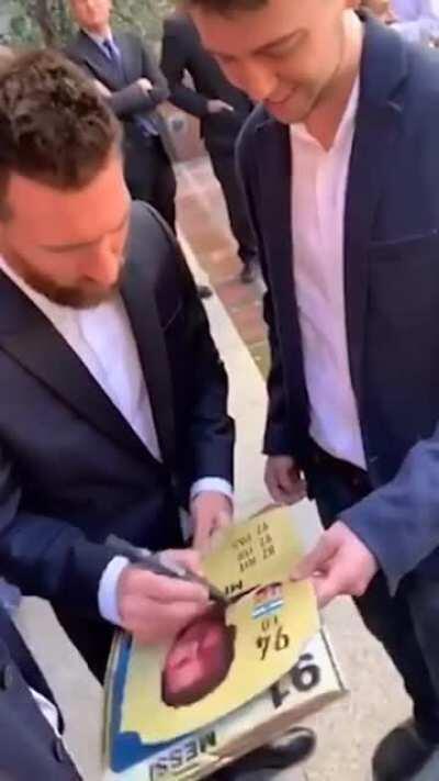 Finally, an autograph fro-