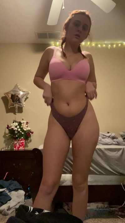 Lil undressing of @carrrott_cake