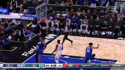 [Highlight] Suggs steals the ball from Curry and lobs to Banchero for the slam!