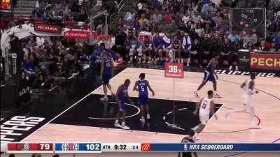 [Highlight] Clippers broadcast shows off live player tracking graphics (% is for shot probability)