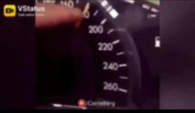 Eu dirigindo um carro no Far cry kkkk