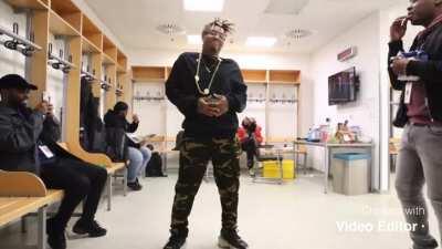 Quick! Mods are asleep, upvote for juice’s dancy dance