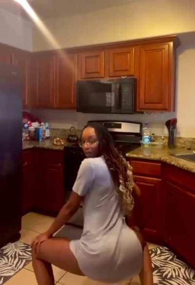 Slim thick indeed 🥴