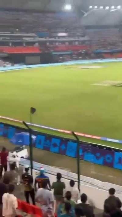 Warner showing his dancing steps on srivalli