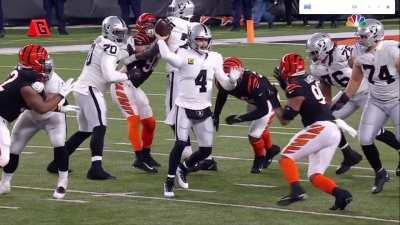 [Highlight] Soft roughing passer call on Carr