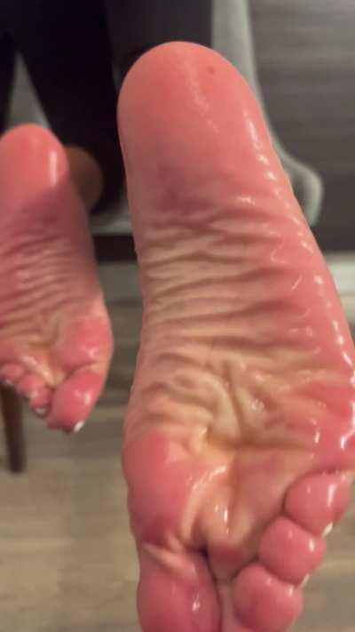 Heard you love my oily soles