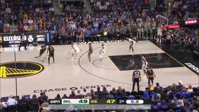 [Highlight] Steph Curry Draws 4 Bucks Defenders into the Paint to Get Donte DiVincenzo an Open 3 to Put the Warriors Up by the Half