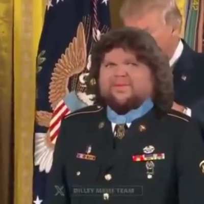 美国选美大赛第一名万斯可人儿荣登榜首😊得到川普的高度奖励