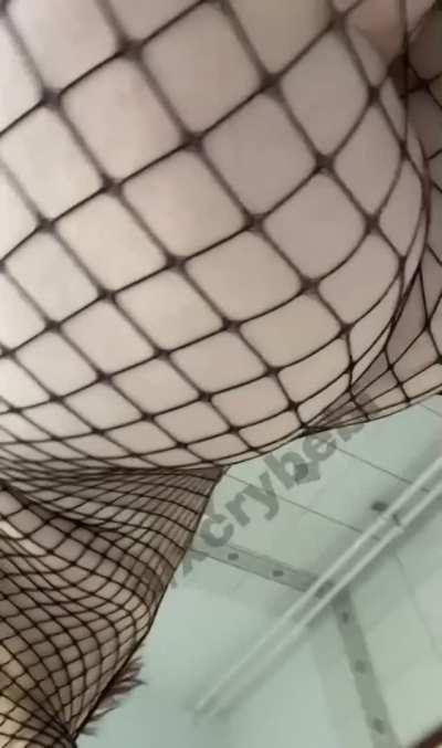 Easy access to my pussy 🖤