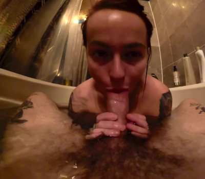 Bathtub sex by candle light is a must