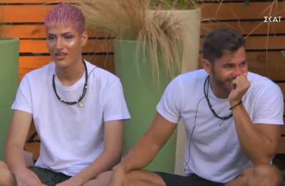 Της άρμεξε τα βυζόμπαλα ο άλλος! 🍒