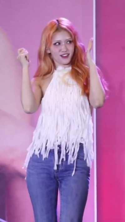 Somi in this outfit 😋