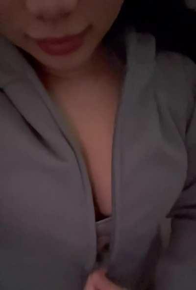 It’s cold down under. Keep me warm? 🇦🇺