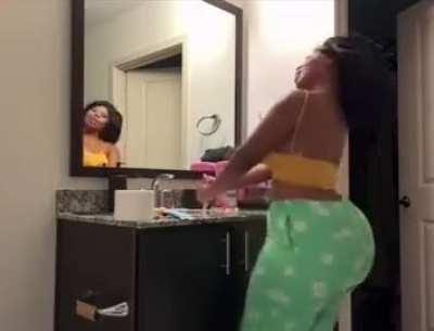 Fat Ass Cheeks On Beat