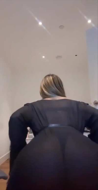 Jogando o que ela tem de melhor - Ani Rocha