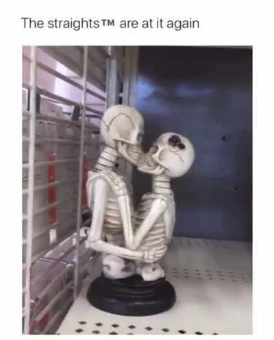 Don’t forget to put flowers on a ‘girl’ skeleton’s skull !!!!!