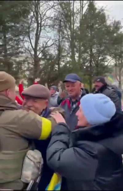 Long-awaited guests... Kherson region Chronicle of Liberation [Mini-translation request for any remarkable parts - Its' all so beautiful]