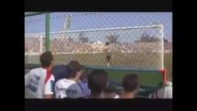 Futebol é espaço de acolhimento, o goleiro definitivamente se sentiu abraçado pela torcida