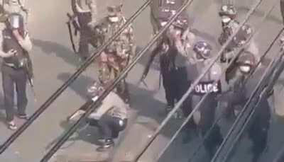 It happened in Dawei today. The soldier handed the gun to the police. Everyone happy and dancing when they touched it.