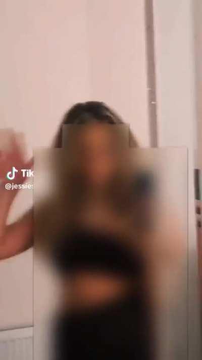 Gooning to tiktok thots again ?