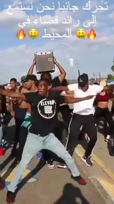 رائد فضاء في المحيط - الذئب ذو القناع